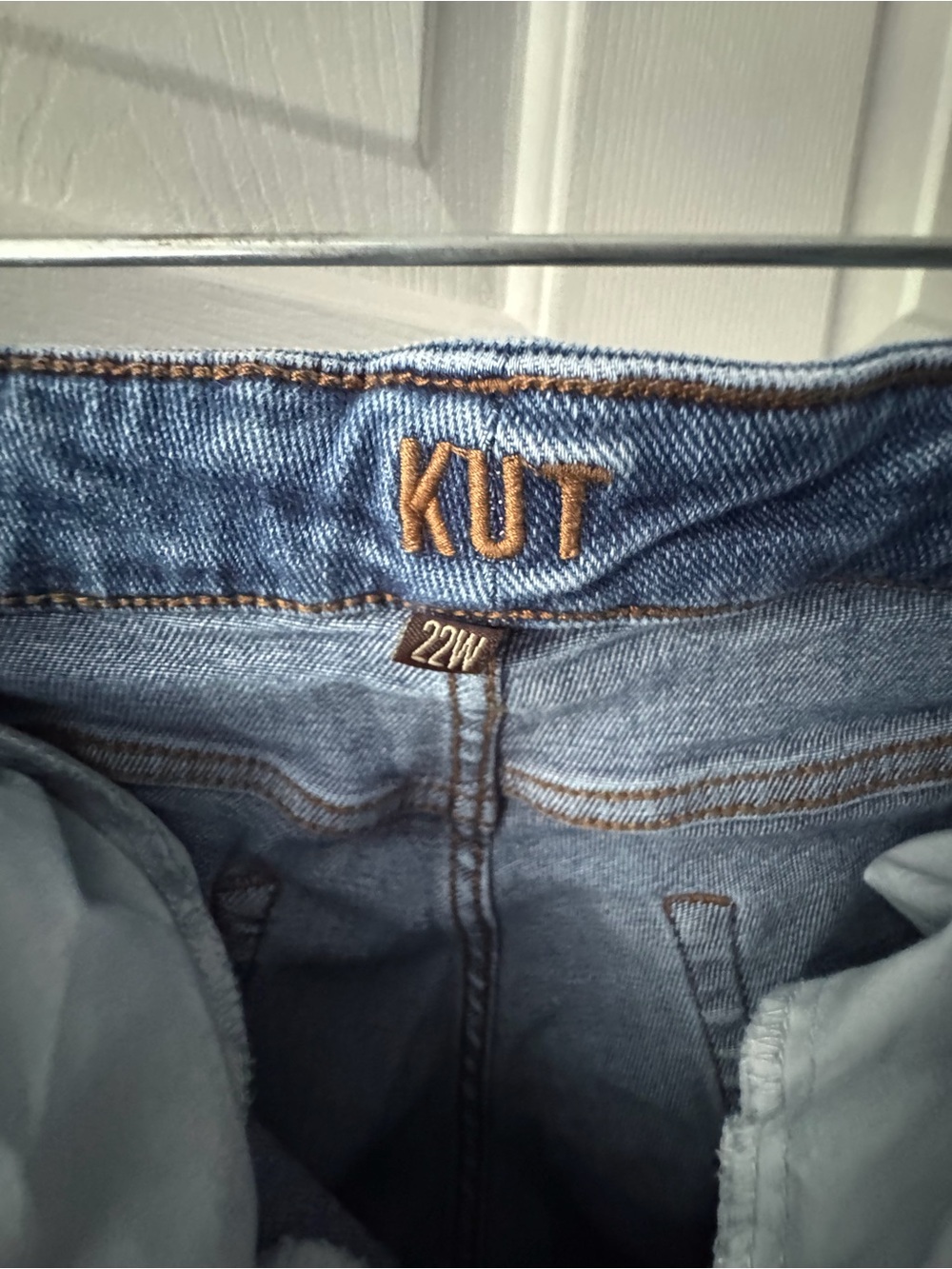 Kut from the Kloth Medium Blue Denim Capris with Brown Stitching